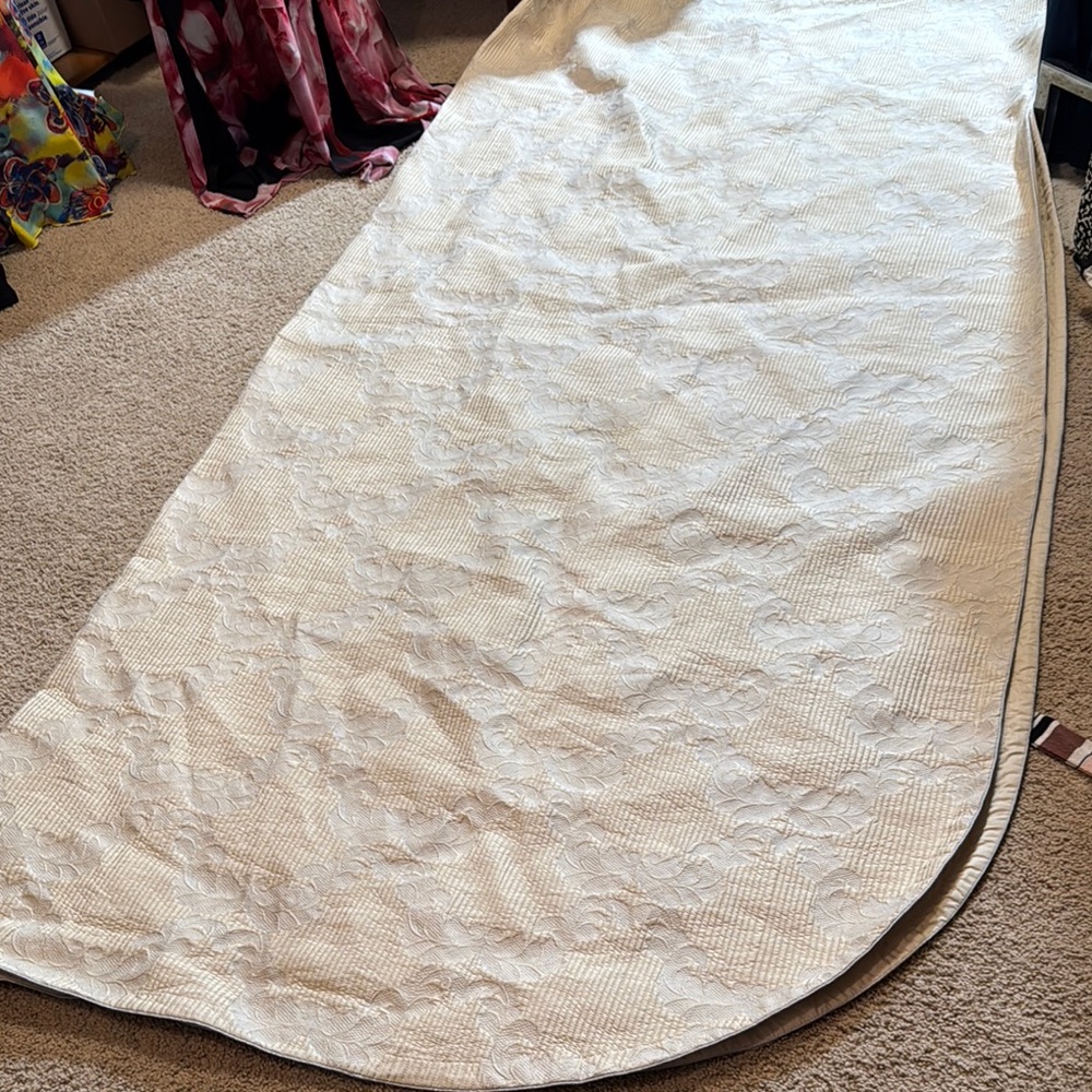 Elegant Cream Bedding vintage